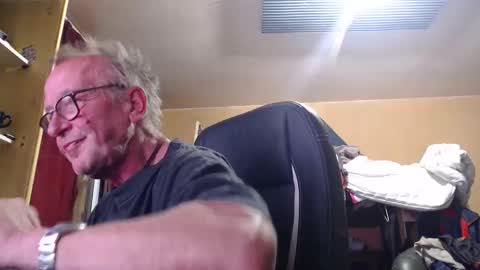 Snapshot of pc8474408 chatting on 09.10.25 pc8474408 online show from 09.10.25