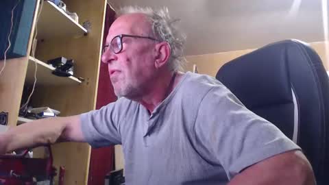 Snapshot of pc8474408 chatting on 10.09.25 pc8474408 online show from 10.09.25