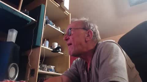 Snapshot of pc8474408 chatting on 10.11.25 pc8474408 online show from 10.11.25