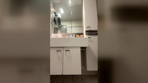 Snapshot of pe770100 chatting on 04.13.26 pe770100 online show from 04.13.26