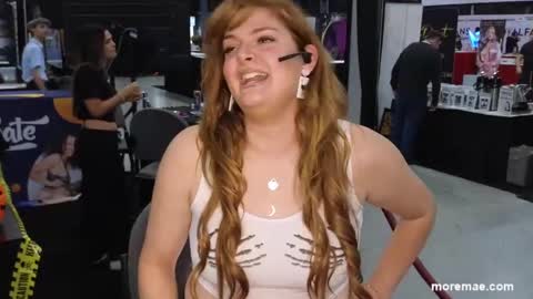 Snapshot of peaceofmae chatting on 10.26.25 online show from 10.26.25