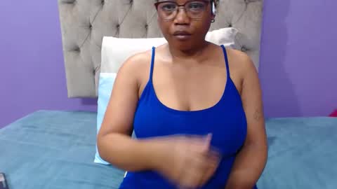 Snapshot of peachassxx chatting on 05.18.26 peachy online show from 05.18.26