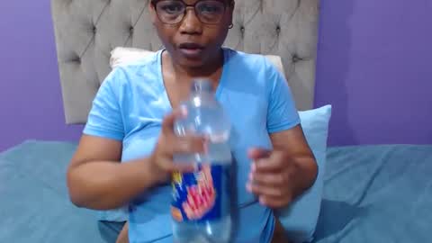 Snapshot of peachassxx chatting on 05.19.26 peachy online show from 05.19.26