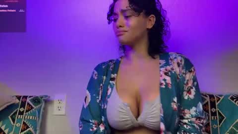 Snapshot of peachsundae chatting on 03.05.26 portiapiers online show from 03.05.26