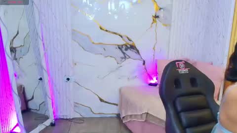 peachy_tay online show from 08.05.26