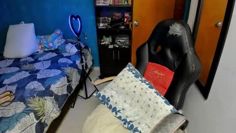 Tangerine Penaut online show from 10.17.25