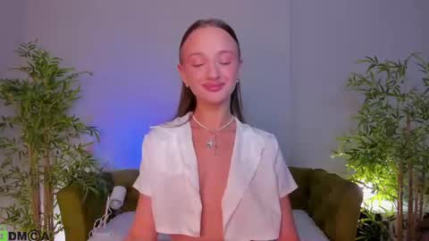 Snapshot of pearl_bloom chatting on 06.12.26 Sex Leah online show from 06.12.26