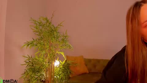 Snapshot of pearl_bloom chatting on 06.22.26 Sex Leah online show from 06.22.26