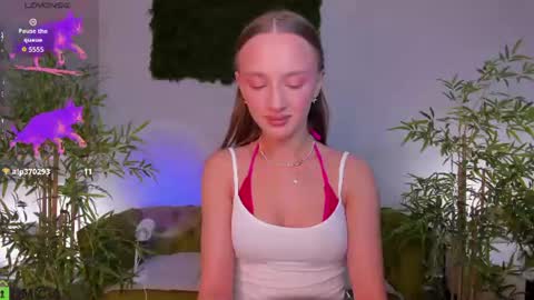 Snapshot of pearl_bloom chatting on 06.30.26 Sex Leah online show from 06.30.26