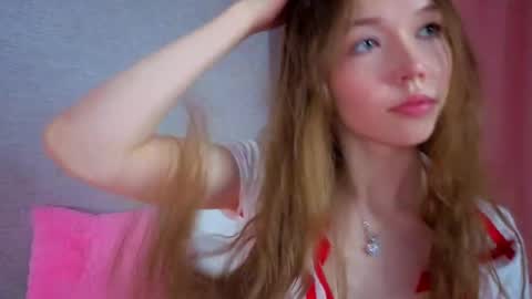 Snapshot of pearly_peach_ chatting on 05.09.26 pearly_peach_ online show from 05.09.26