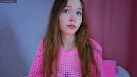 Snapshot of pearly_peach_ chatting on 06.05.26 pearly_peach_ online show from 06.05.26