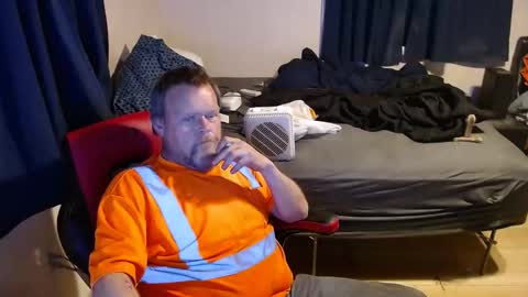 Snapshot of pecker40 chatting on 12.16.25 pecker40 online show from 12.16.25