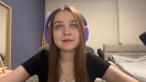 Luna Vale online show from 06.25.26
