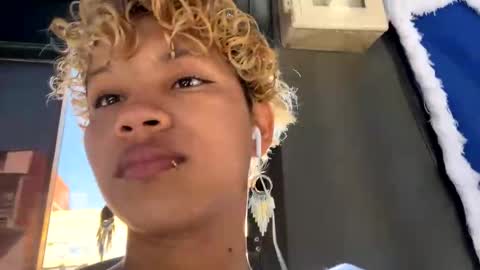 Snapshot of peggy_funn chatting on 01.15.25 peggy-funn online show from 01.15.25