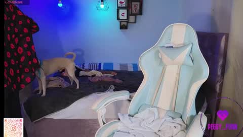 Snapshot of peggy_funn chatting on 01.22.25 peggy-funn online show from 01.22.25