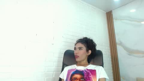 Snapshot of penelopee_rouse chatting on 10.10.25 Penelopee Rouse online show from 10.10.25