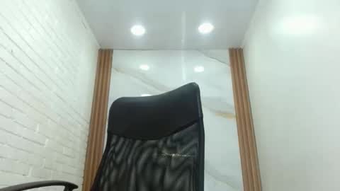 Snapshot of penelopee_rouse chatting on 10.14.25 Penelopee Rouse online show from 10.14.25