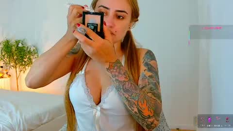 Snapshot of pennyy__ chatting on 07.05.26 Hi Im Penelope better vibrations 1111 online show from 07.05.26