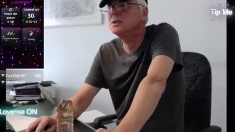 Snapshot of perdill chatting on 11.25.25 Mr Pondaro online show from 11.25.25