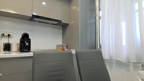 Dee online show from 12.31.24