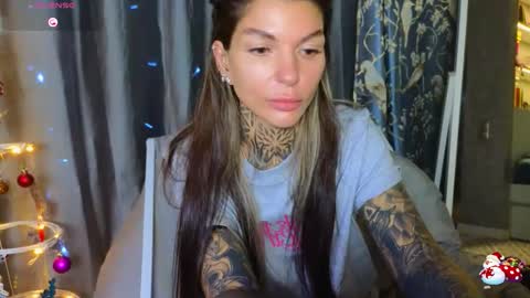 Snapshot of perfecttbaby77n chatting on 01.12.26 Anna online show from 01.12.26