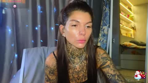 Snapshot of perfecttbaby77n chatting on 01.15.26 Anna online show from 01.15.26