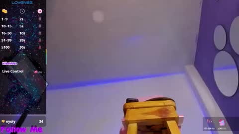 Snapshot of perla_hott1 chatting on 10.13.25 Perla online show from 10.13.25