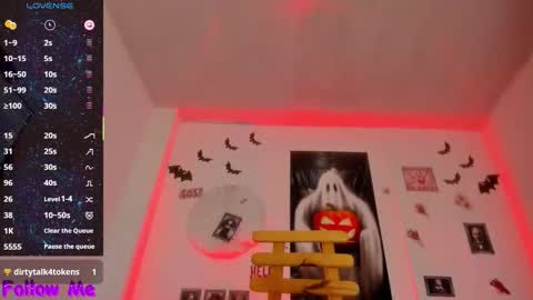 Snapshot of perla_hott1 chatting on 10.24.25 Perla online show from 10.24.25