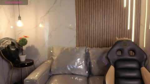 perla_lovely online show from 05.05.26