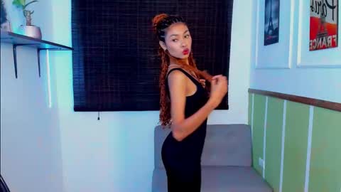 Snapshot of perla_st chatting on 11.04.25 Perla online show from 11.04.25