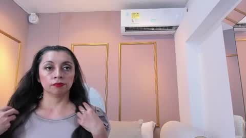 Snapshot of perlapreciosa chatting on 02.23.25 PerlaPreciosa online show from 02.23.25