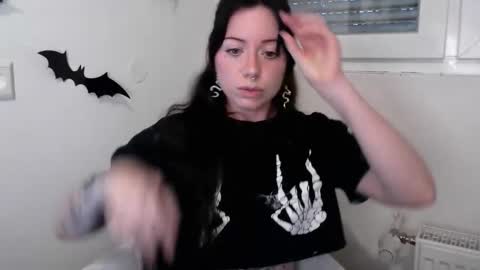 Snapshot of persephones_garden chatting on 11.25.25 Persephone online show from 11.25.25