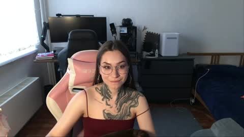 petal_dust_ online show from 03.30.26