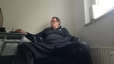 peter_03041976 online show from 02.05.25