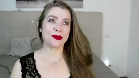 Peters Emily online show from 01.12.25