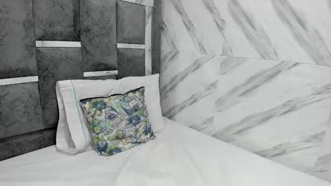 Snapshot of petite_amor chatting on 02.22.25 petite_amor online show from 02.22.25