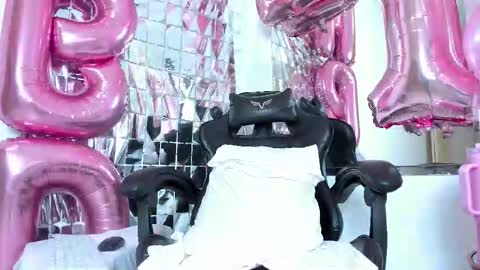 Snapshot of petite_amor chatting on 10.02.25 petite_amor online show from 10.02.25