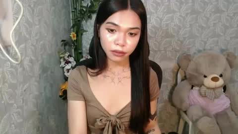 Snapshot of petite_angelx chatting on 01.20.25 angel online show from 01.20.25