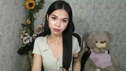 Snapshot of petite_angelx chatting on 01.25.25 angel online show from 01.25.25