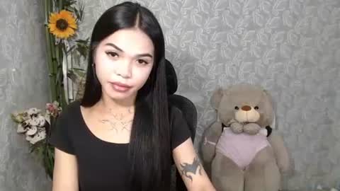 Snapshot of petite_angelx chatting on 03.09.25 angel online show from 03.09.25