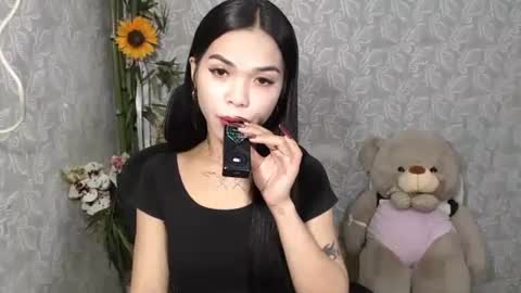 Snapshot of petite_angelx chatting on 03.10.25 angel online show from 03.10.25
