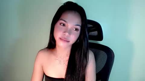 Snapshot of petite_angelx chatting on 09.18.25 angel online show from 09.18.25