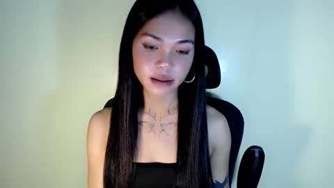 Snapshot of petite_angelx chatting on 09.21.25 angel online show from 09.21.25