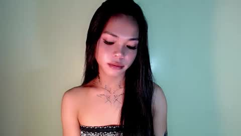 Snapshot of petite_angelx chatting on 10.03.25 angel online show from 10.03.25