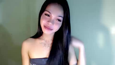 Snapshot of petite_angelx chatting on 10.17.25 angel online show from 10.17.25