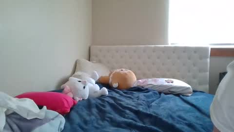 Snapshot of petite_cupcake chatting on 02.20.25 Little cupcake online show from 02.20.25