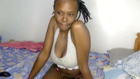 Snapshot of petite_desiree chatting on 05.30.26 Desiree online show from 05.30.26