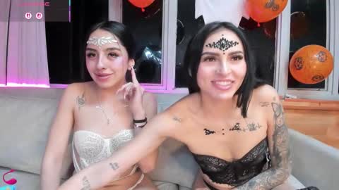 Snapshot of petite_linda chatting on 10.29.25 Linda online show from 10.29.25