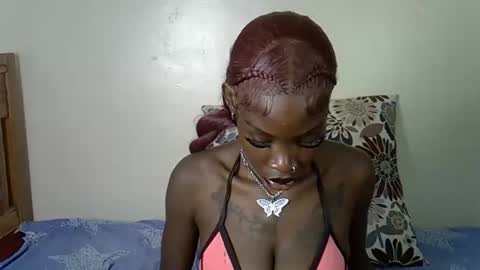 Snapshot of petite_lunar chatting on 10.28.25 Lunar online show from 10.28.25