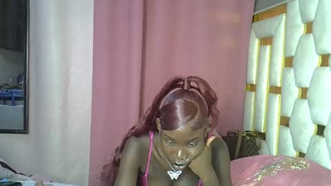 Snapshot of petite_lunar chatting on 11.17.25 Lunar online show from 11.17.25